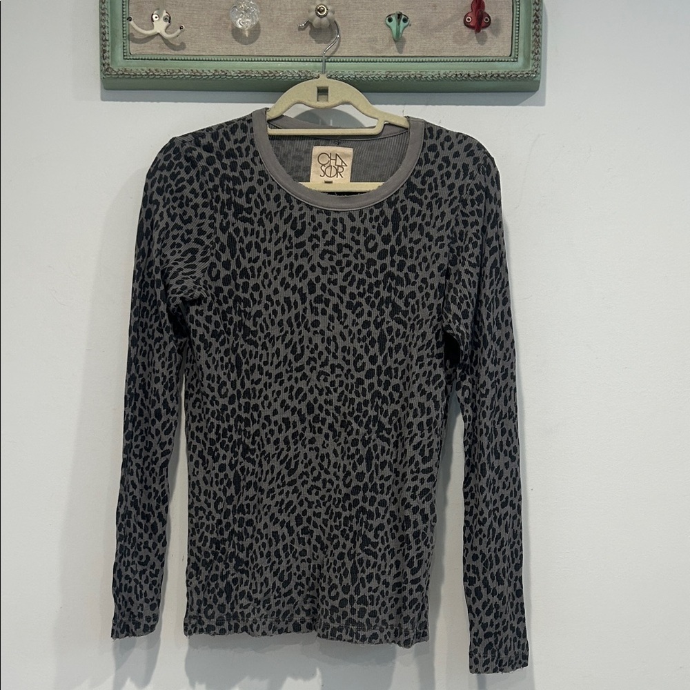 Chaser Gray Leopard Print Long Sleeve Waffle Knit Tee Medium New